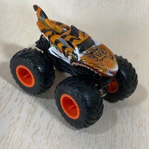 Hot Wheels Monster Trucks Tiger Shark, 1:24 Scale die cast